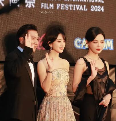 何超琼亮相电影节，证明啥是豪门与明星区别