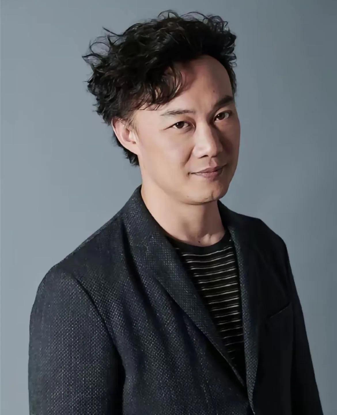 陈奕迅一家三口简介
陈亦迅，50岁，身高173cm，香港人，是位演员歌手兼作曲人
