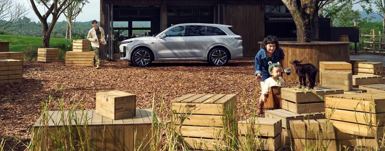 国家政策的支持不仅体现在经济层面，更在于对新能源汽车产业的战略引导。政府明确提出