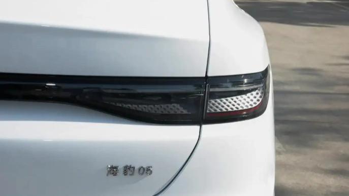 比亚迪海豹05 DM-i：8.98万起，2000km续航，性价比新高度
