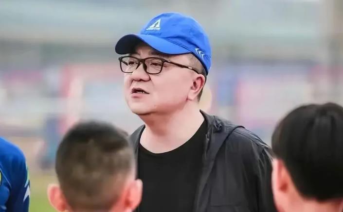 50万人里选不出11个踢球的！中国注册球员已达到54万人。
据相关数据显示，目前