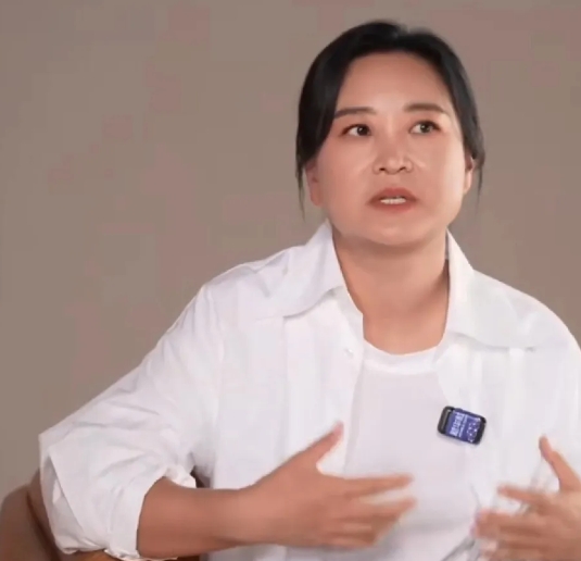 12月17日，贾玲接受了采访，她最不想面对的问题还是被主持人问到了。主持人问贾玲