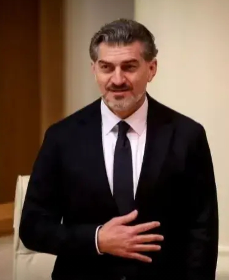 又一名足球运动员当选总统。
之前的维阿，大家都知道，还是金球奖得主，成功从CCT