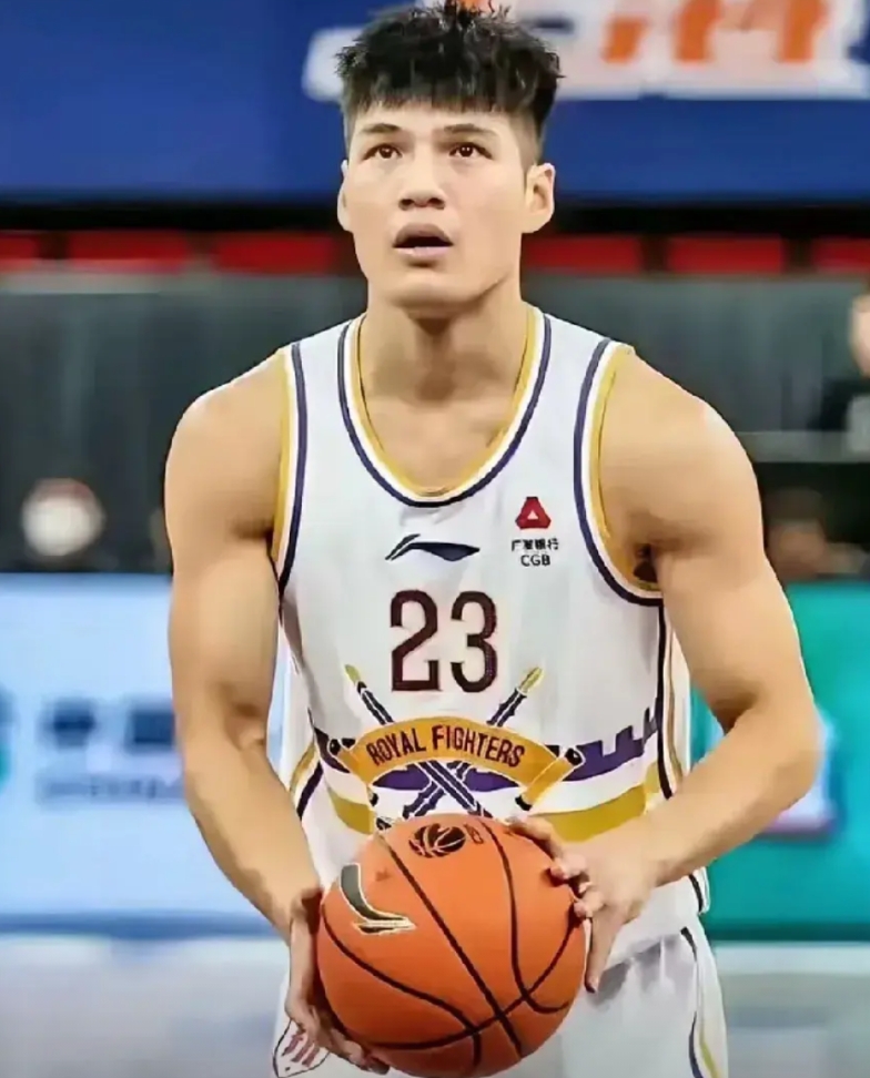 北控93-100新疆，4问闵鹿蕾！

1，球队没有后卫可用了是吗？一直把老掉牙的