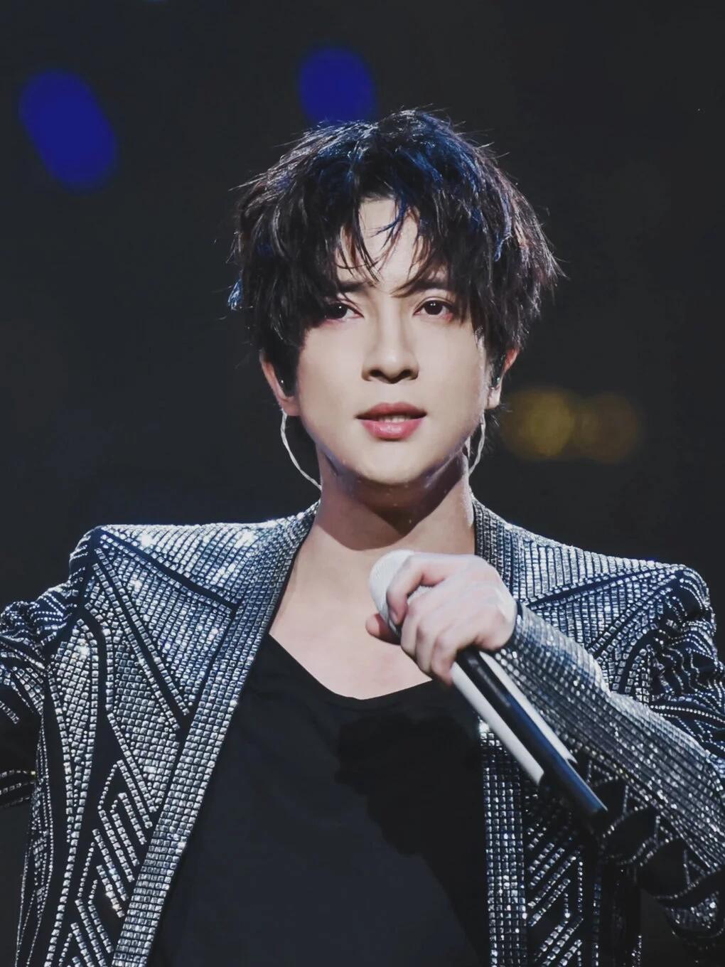 薛之谦演唱会意外放错歌，真诚致歉