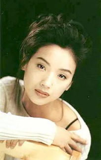 吴倩莲曾拒绝刘德华求婚，与家暴男庹宗华纠缠10年。如今56岁的她，隐退娱乐圈，过