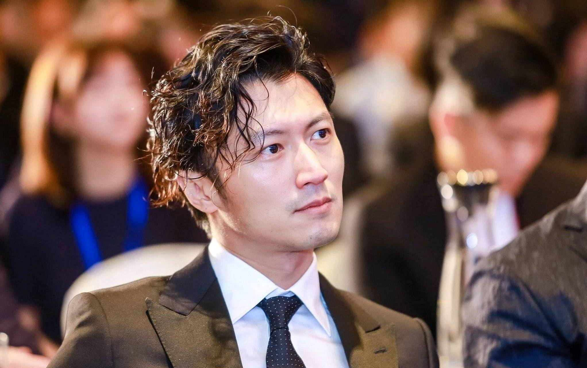 容祖儿：谢霆锋最开始给我们的印象都不好。
阿Sa：谢霆锋随时随地都在耍帅。
阿娇