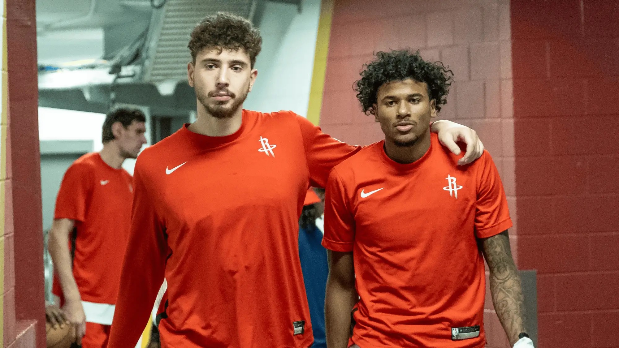 杰伦格林基本确定要被火箭交易了！
根据NBA记者马特摩尔的最新报道，火箭对待格林