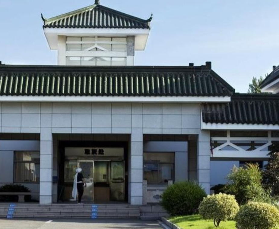 天价运尸费！2019年，云南游客突发疾病身亡，却被殡葬公司收取了2.4万元运尸费