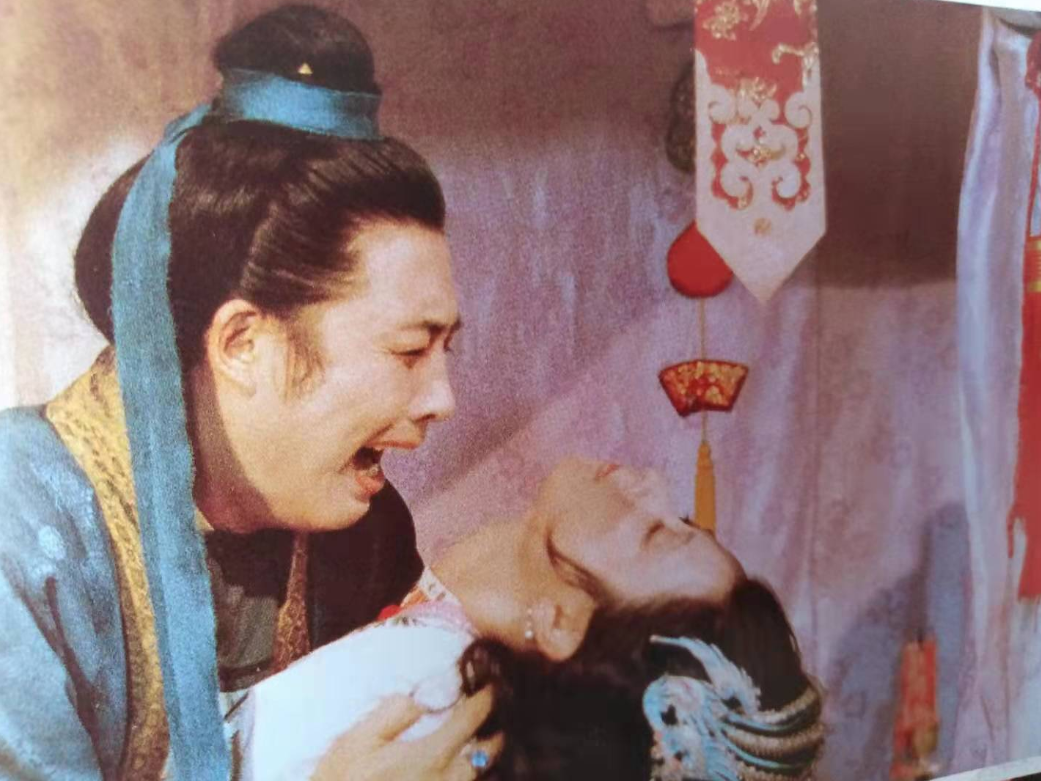 尤二姐嫁给贾琏后，提到了自己不堪的过去，贾琏认为那些都是过去的事情了，他不是拈酸