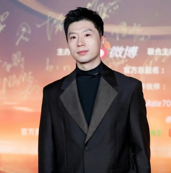 不得不说，马龙icon真是个狠人！
当年张继科icon只用了445天就成就了大满