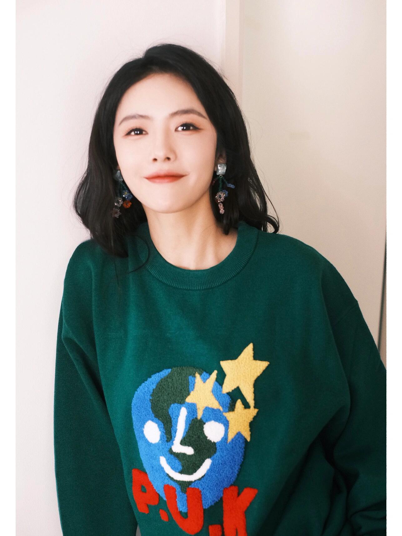 蔡文静好美呀！