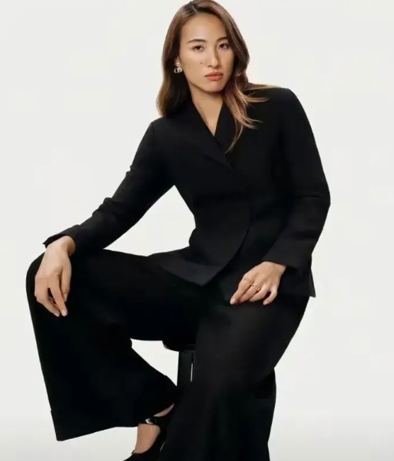 不得不说，澳网官方太懂人情世故了：

①、首先，澳网还没开始打呢，罕见的官网发出