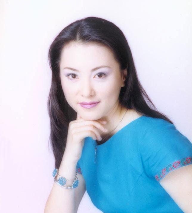 梦桐: 曾因没钱买服装遭嘲讽, 在央视工作25年, 现在46岁活成这样