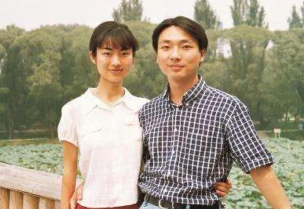 婚后，身为独子的康辉坚持当丁克。母亲哀求：“给我们生个孙子吧！”康辉却说：“养只