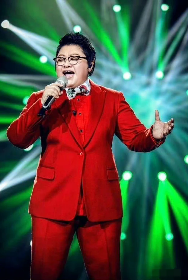 韩红高调发文！
5月12日，歌王韩红突然引发了热议，起因是《歌手2024》播出以