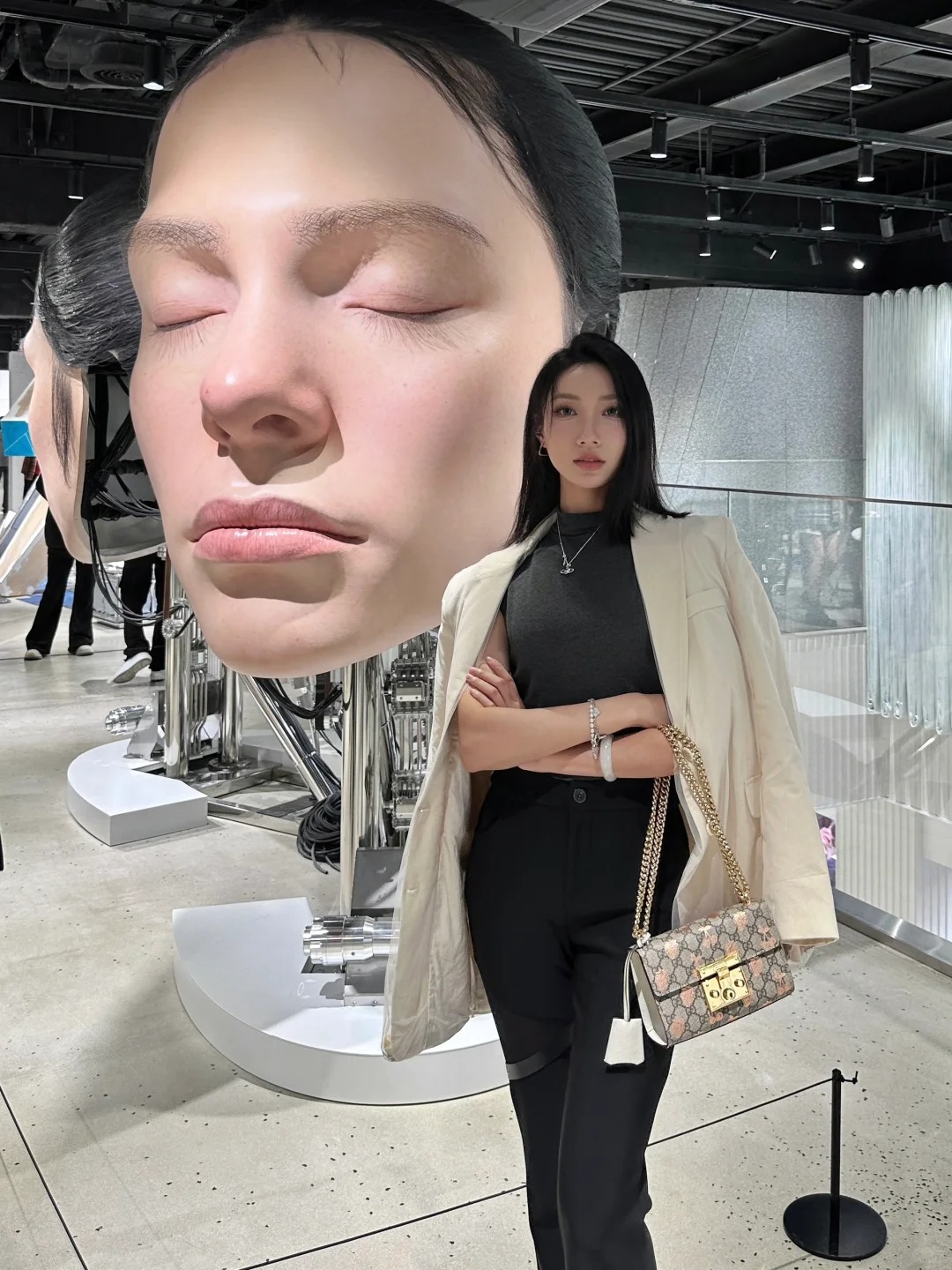 来晚了 来看美女看晚了🕶️
来逛haus nowhere了
朋友问有看中的墨镜