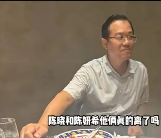 卓伟又来大瓜了！
8月30日，卓伟在和狗仔们闲聊时，爆出了一个大新闻，说陈晓和陈