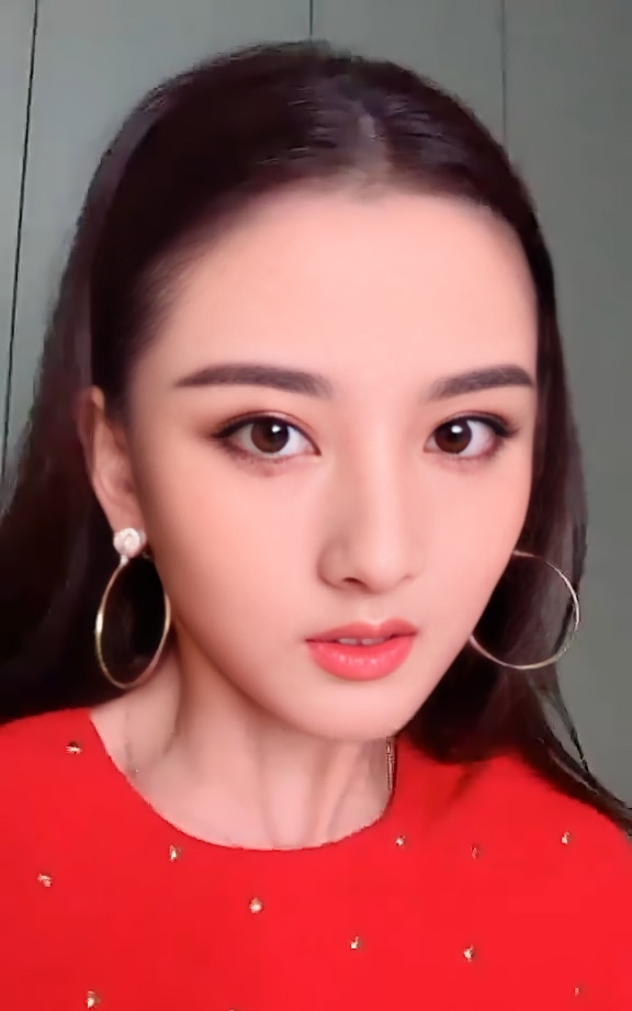 宋祖儿近镜头特写：细腻肤质，宛若天成之美！