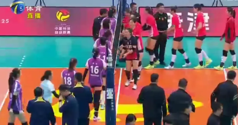 四强排位赛天津女排3-0胜江苏有八个没想到
①天津3-0江苏赢想到了，但打得这么