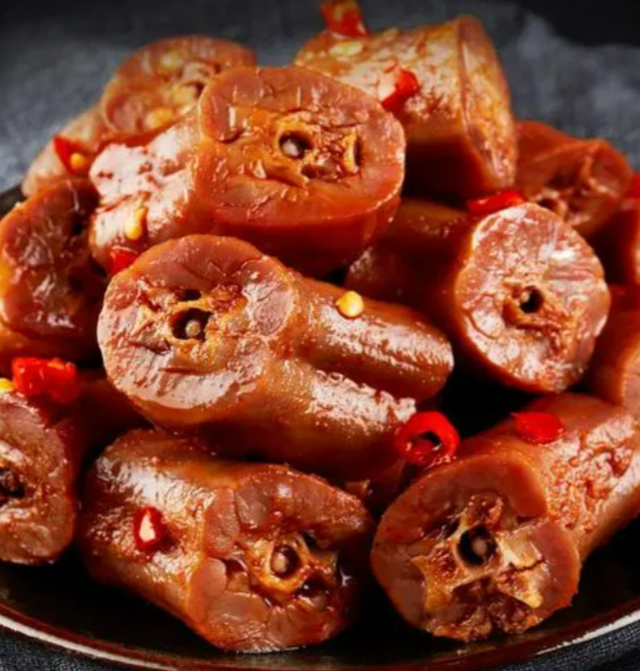 周黑鸭、绝味鸭脖，良品铺子等，真的生意冷清了！

周末，陪孩子去练习书法，回家的