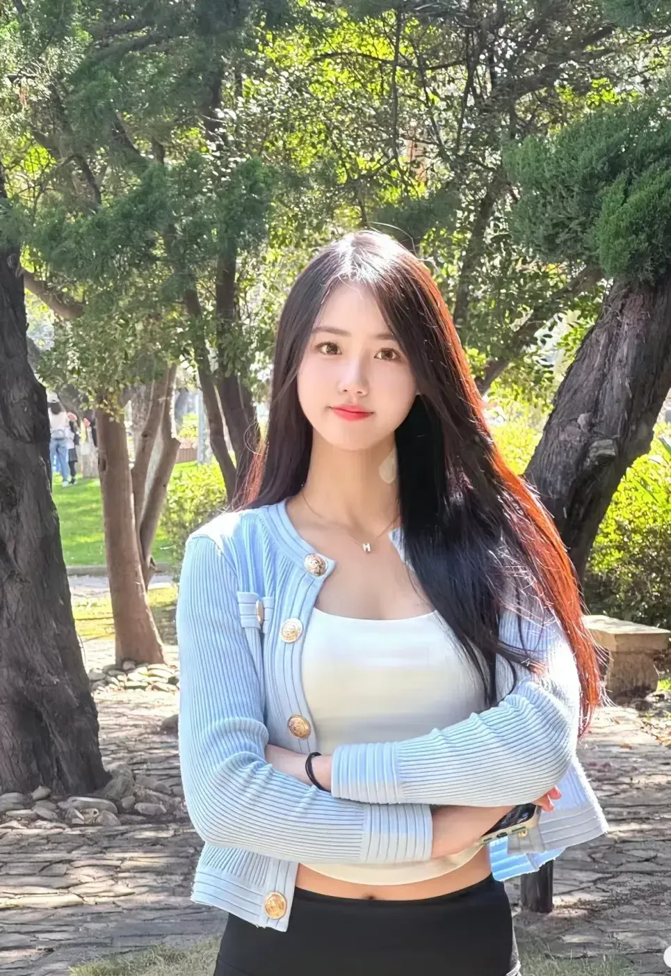 昨晚我回到家，妻子已经睡了。我摸黑进了卧室，抱住了她，折腾一个多小时却有种不一样