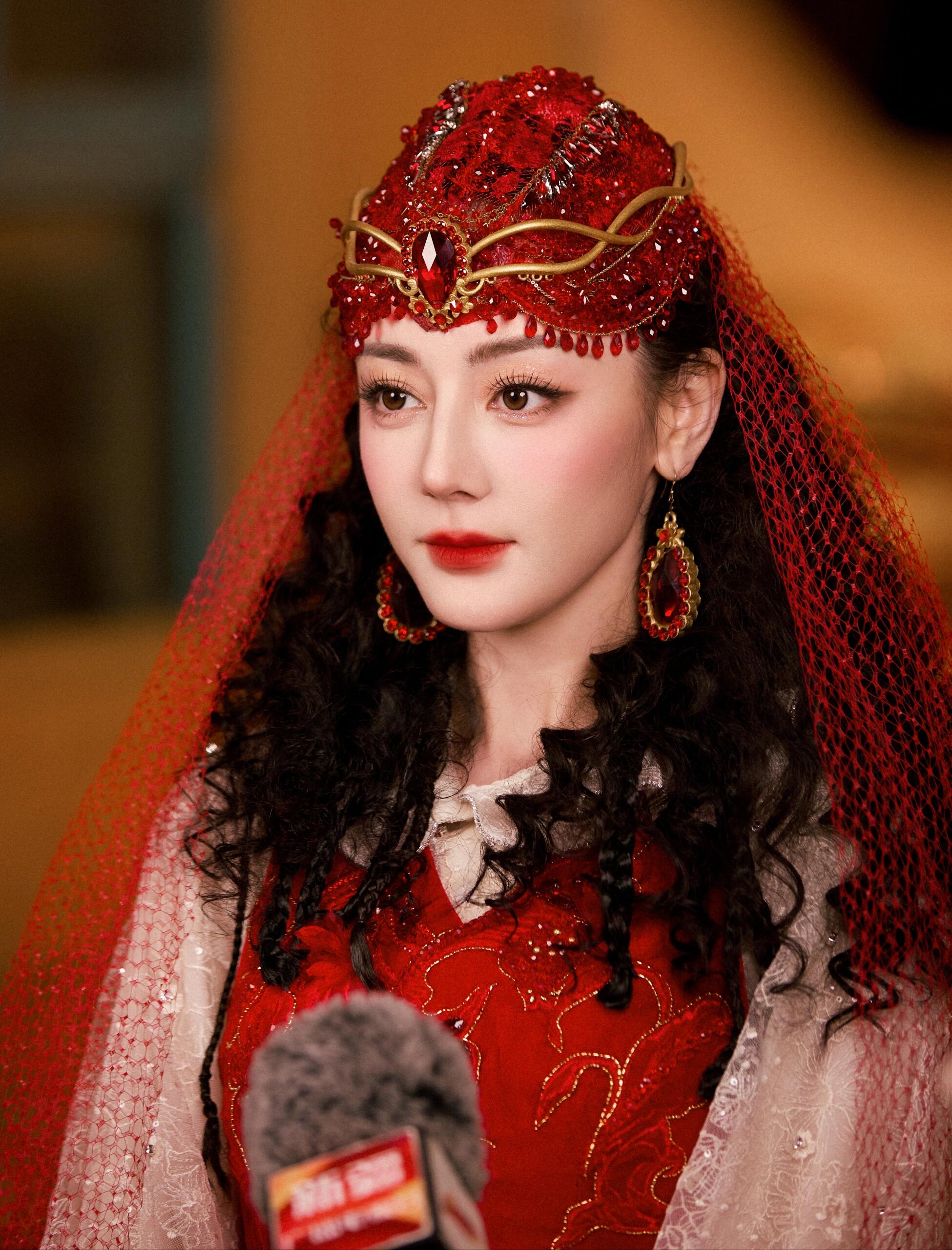 迪丽热巴好牛一张脸