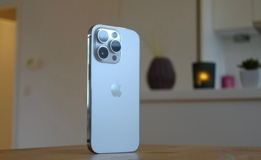大胆预测iPhone16，下个月上市。
iPhone16背部的外观设计公布，万万