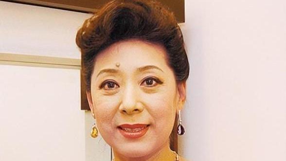 她是国家一级演员，被丈夫无数次殴打后，看着儿子发抖，选择离婚