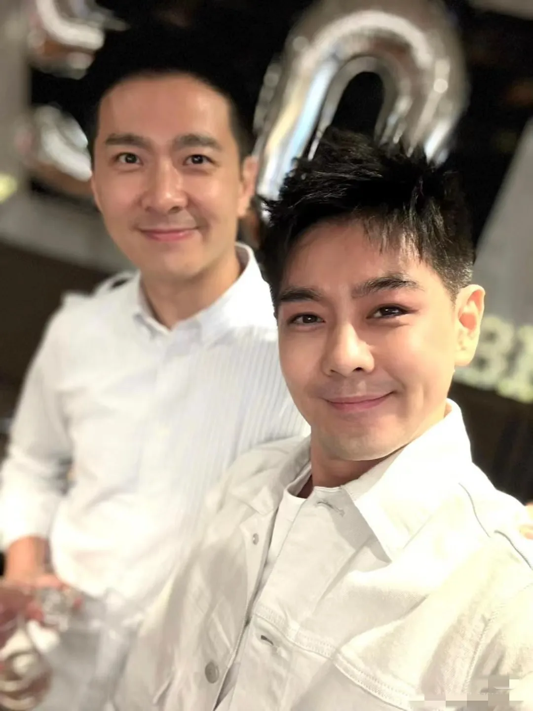 50岁的林志颖和46岁的弟弟
