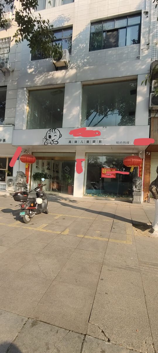 这对石狮子是亮点