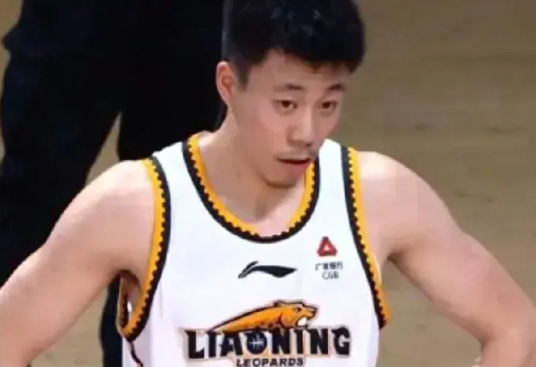 新疆125-105辽宁，杨鸣关键时刻重用错的三人！

1，韩德君——确实老了，体