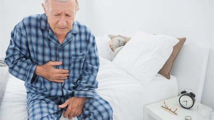 每天拉4次，56岁男子确诊肠癌！医生无奈叹惜：简直是自作自受