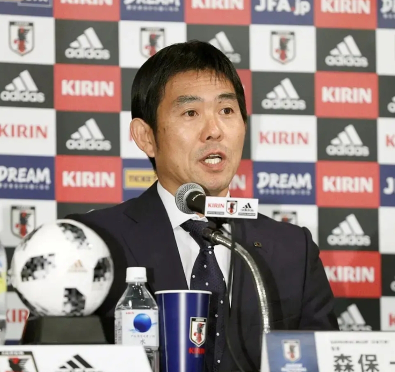 在4比0战胜印尼队后，日本队主教练森保一接受了媒体采访，谈及即将于19日与中国队