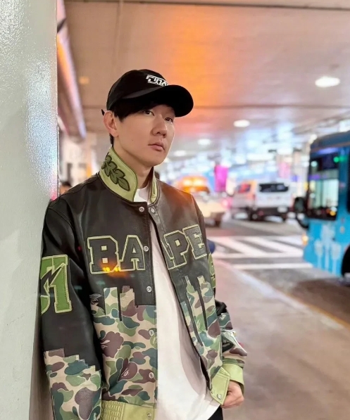 林俊杰脱粉登顶热搜，让人不禁好奇，发生了啥？据悉，网传林俊杰可能在谈恋爱，有女朋