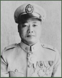 何绍周原是何应钦的侄子，后来成为其过房儿子。何绍周没有何应钦那样的能力，可是在鲁