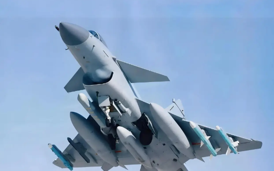 为什么说中国空军这600架歼-10，地位有点尴尬了？原因其实很简单:

歼-10