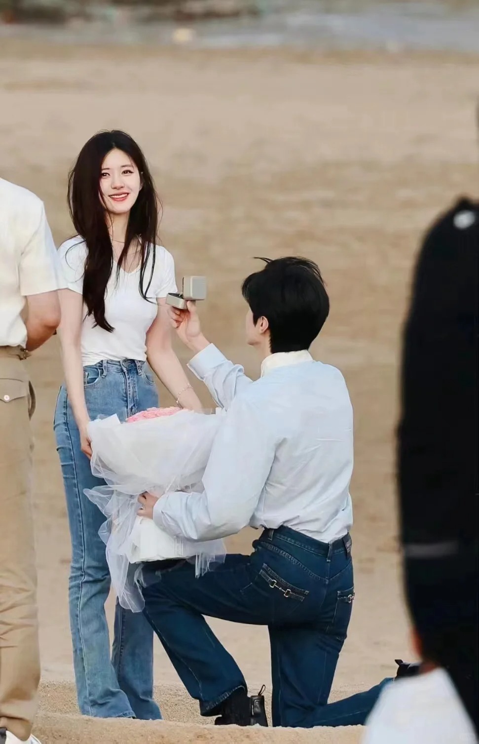 其实有心动吧？
有谁能砸醒我