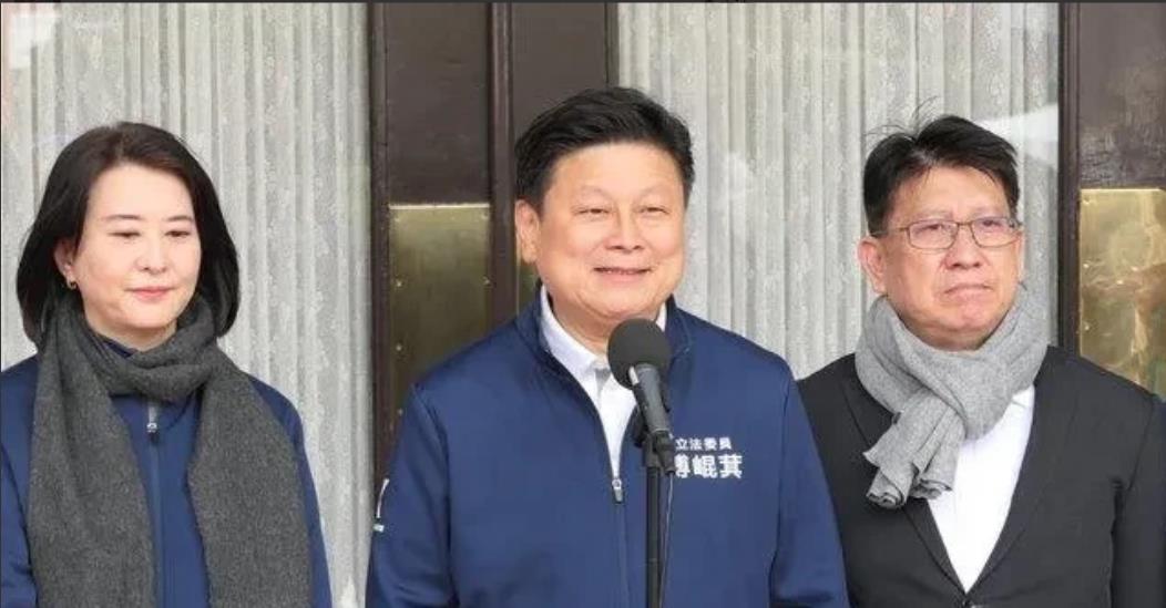 民进党团总召柯建铭今天宣布将对国民党发起三罢，对象包括国民党立委、国民党籍立法机
