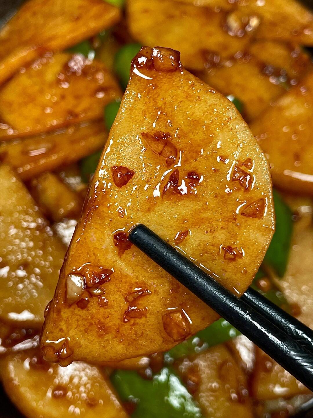 🥔 青椒土豆片，一口爱上的家常美味 👅
家人们❗今天要给大家分享一道超级简单