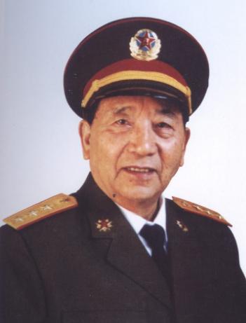 1931年，在尸山血海中活下来的人名叫秦基伟，秦基伟在1914年出生于湖北的村庄