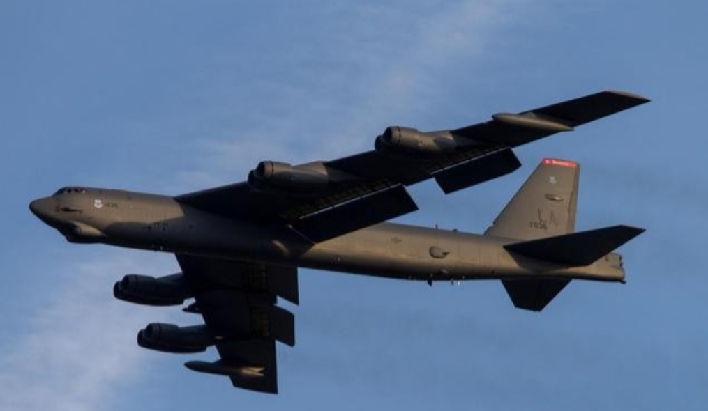 俄罗斯成功拦截一架美国B-52轰炸机，紧张局势再度升级!