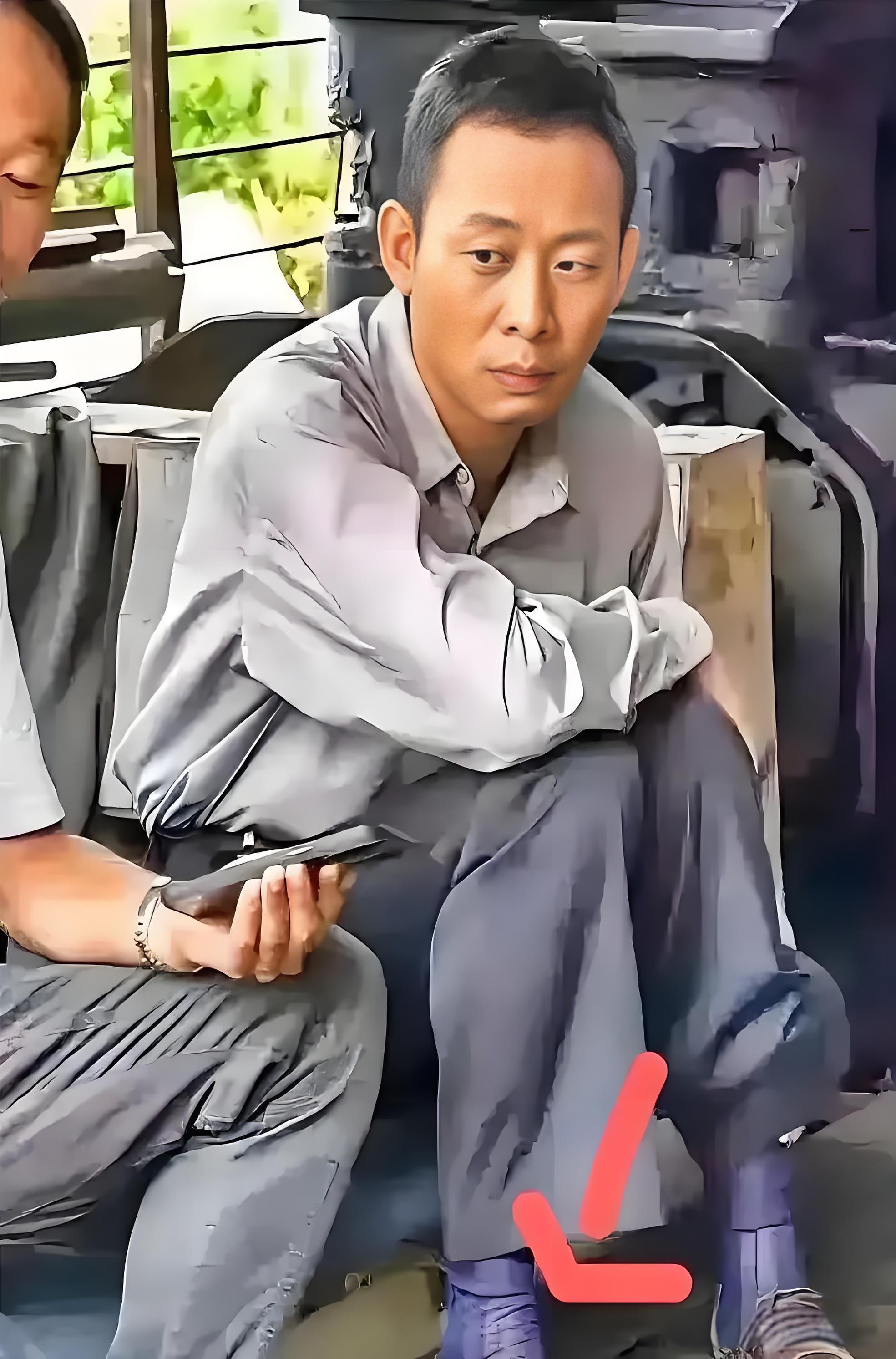 张译真的不像在演戏，真的就好像在演自己。
张译在《狂飙》后真的是受到很大影响，