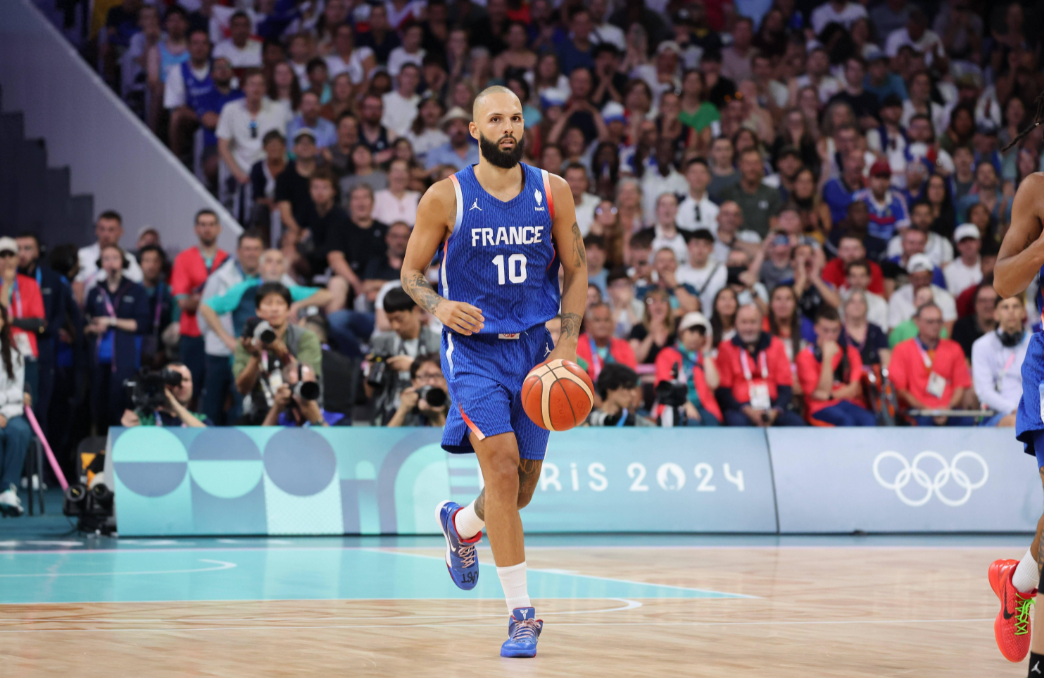 北京时间9月3日，NBA爆出三条大新闻：

1、Shams报道说富尼耶以两年40