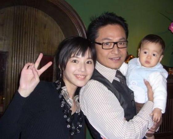马景涛以琼瑶剧走红，塑造诸多经典角色。近日，他小儿子在跆拳道比赛中夺冠。为取得好