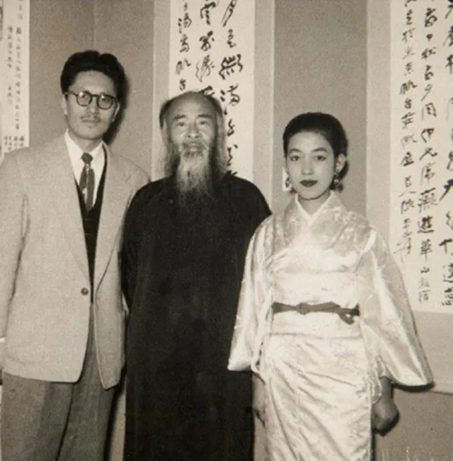 1952年，53岁的张大千旅居日本，朋友请来18岁的山田喜美子照顾他的生活起居。