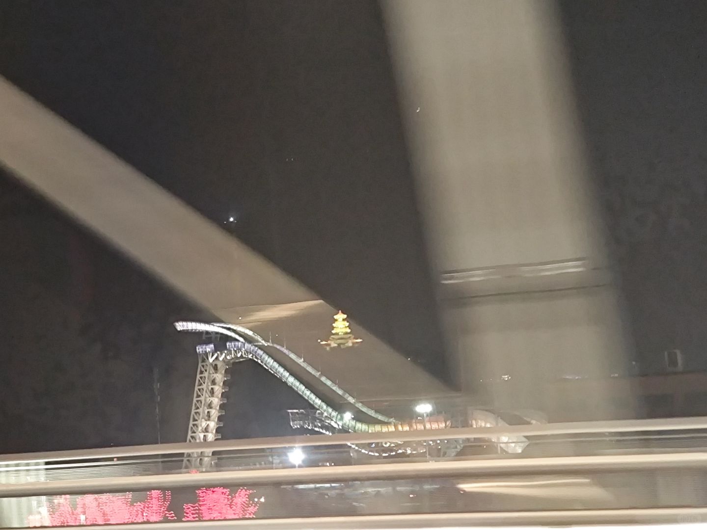 复工的夜晚使我b溃
是谁明天就要上班了，哦是我🙄🙄🙄焦虑的想死#不想上班