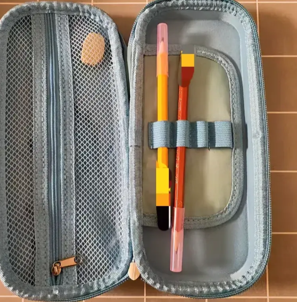 小学第一天，我已经崩溃了……

五支铅笔，回来剩两，保温水杯没带回家，说不见了，