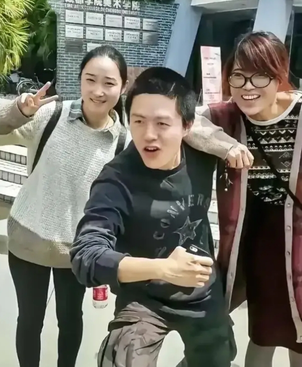饺子成功了，谁最开心？
当然是丈母娘一家人了。

因为哪吒2的爆火，饺子不但名气