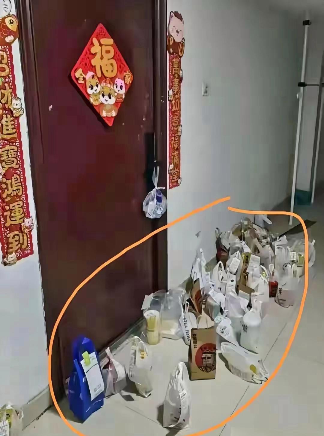安徽合肥，情人节那天，有一名女子晚上下班回家，路过女邻居家门口的时候，发现女邻居